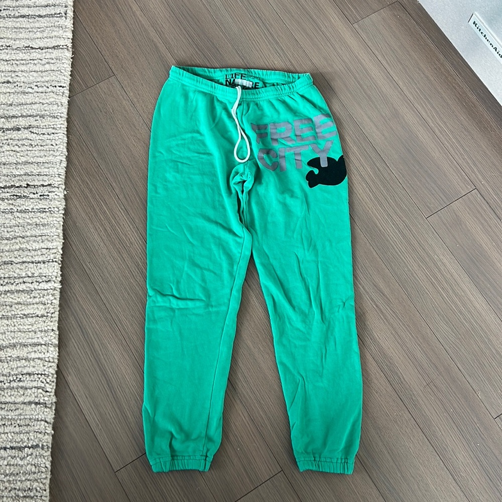 green free city sweatpants